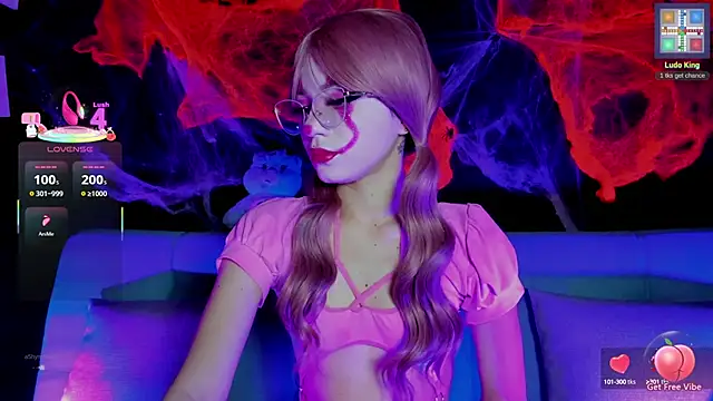 madiixwatson online show from 10/24/25, 10:36