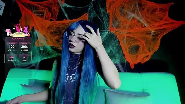 madiixwatson online show from 10/31/25, 10:12