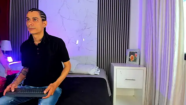 Snapshot of JackAndRosse_ chatting on 10/12/25, 01:34 JackAndRosse online show from 10/12/25, 01:34