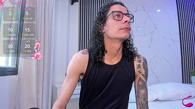 Snapshot of JackAndRosse_ chatting on 12/18/25, 01:59 JackAndRosse online show from 12/18/25, 01:59