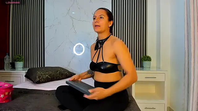 Snapshot of JackAndRosse_ chatting on 12/04/25, 12:26 JackAndRosse online show from 12/04/25, 12:26