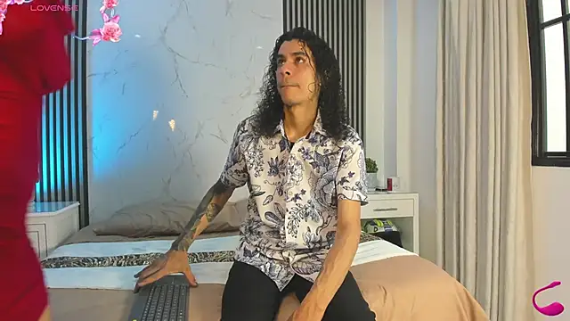 Snapshot of JackAndRosse_ chatting on 11/06/25, 01:37 JackAndRosse online show from 11/06/25, 01:37