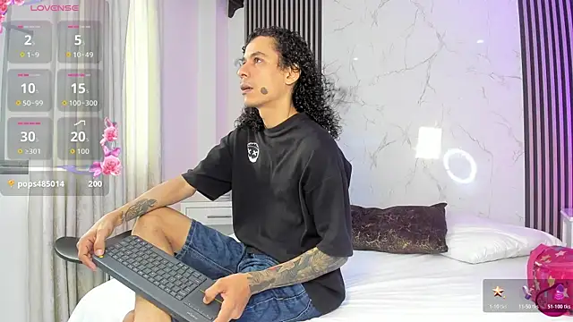 Snapshot of JackAndRosse_ chatting on 12/16/25, 01:59 JackAndRosse online show from 12/16/25, 01:59