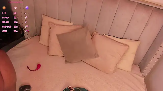 Seshat Hitt online show from 11/29/25, 04:01