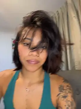 Snapshot of Nia_Desire chatting on 06/17/26, 07:19 Nia Desire online show from 06/17/26, 07:19