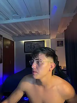Snapshot of Justin_trevor1 chatting on 10/21/25, 01:16 Justin trevor1 online show from 10/21/25, 01:16