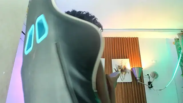 Snapshot of Evaa_18 chatting on 12/15/25, 05:41 Evaa 18 online show from 12/15/25, 05:41