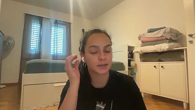 Snapshot of Maia_Park chatting on 05/10/26, 03:58 Maia Park online show from 05/10/26, 03:58