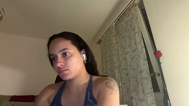 Snapshot of Maia_Park chatting on 04/18/26, 10:21 Maia Park online show from 04/18/26, 10:21