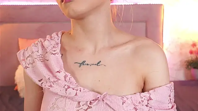 Snapshot of ChannelAngeless chatting on 10/31/25, 10:23 ChannelAngeless online show from 10/31/25, 10:23