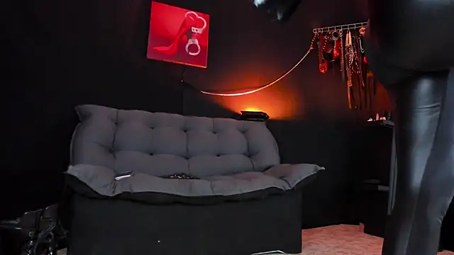 isabellestone online show from 07/13/26, 08:30