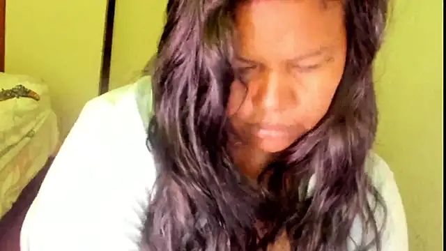 Snapshot of ebonylouissexyhot chatting on 10/17/25, 08:21 ebonylouissexyhot online show from 10/17/25, 08:21