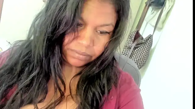 Snapshot of ebonylouissexyhot chatting on 10/04/25, 08:43 ebonylouissexyhot online show from 10/04/25, 08:43