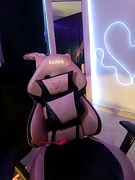 Danniela20 online show from 10/31/25, 11:11