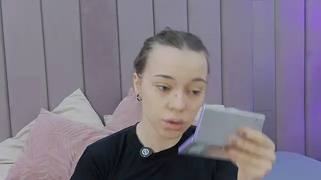 ZoeyNeal online show from 04/12/26, 02:20