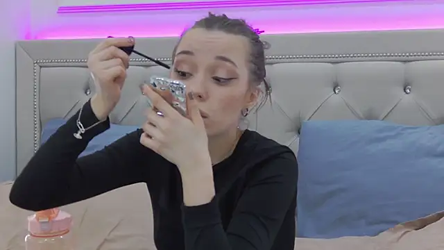 ZoeyNeal online show from 03/26/26, 01:53