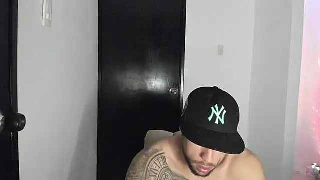 Snapshot of ThiagoLugo chatting on 07/14/26, 04:39 ThiagoLugo online show from 07/14/26, 04:39