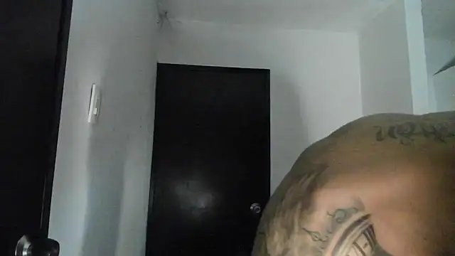 Snapshot of ThiagoLugo chatting on 07/11/26, 12:33 ThiagoLugo online show from 07/11/26, 12:33