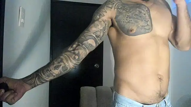 Snapshot of ThiagoLugo chatting on 06/11/26, 04:20 ThiagoLugo online show from 06/11/26, 04:20