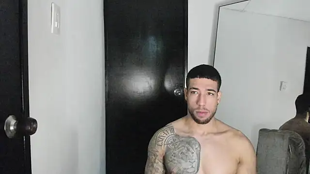 Snapshot of ThiagoLugo chatting on 07/12/26, 05:25 ThiagoLugo online show from 07/12/26, 05:25