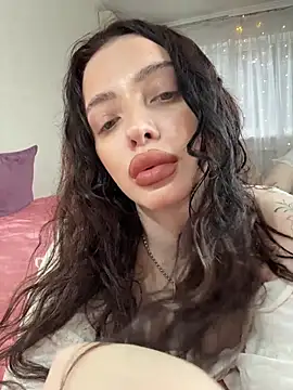 Snapshot of Hannah_xBaby chatting on 11/18/25, 11:35 Hannah xBaby online show from 11/18/25, 11:35