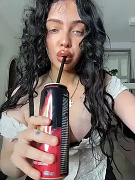 Snapshot of Hannah_xBaby chatting on 10/31/25, 12:02 Hannah xBaby online show from 10/31/25, 12:02