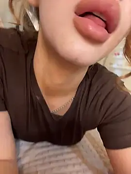 Snapshot of Hannah_xBaby chatting on 06/25/26, 03:28 Hannah xBaby online show from 06/25/26, 03:28