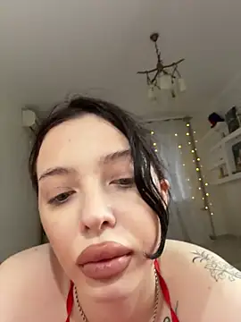 Snapshot of Hannah_xBaby chatting on 11/16/25, 12:32 Hannah xBaby online show from 11/16/25, 12:32