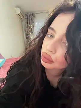 Snapshot of Hannah_xBaby chatting on 11/14/25, 01:48 Hannah xBaby online show from 11/14/25, 01:48