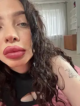 Snapshot of Hannah_xBaby chatting on 11/24/25, 10:48 Hannah xBaby online show from 11/24/25, 10:48