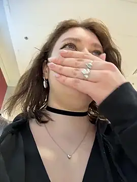 Snapshot of lucy-joy chatting on 02/24/26, 09:32 lucy-joy online show from 02/24/26, 09:32