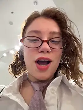 Snapshot of lucy-joy chatting on 10/16/25, 10:34 lucy-joy online show from 10/16/25, 10:34