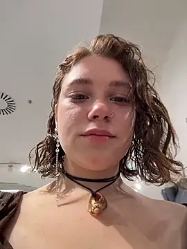 Snapshot of lucy-joy chatting on 10/14/25, 09:54 lucy-joy online show from 10/14/25, 09:54