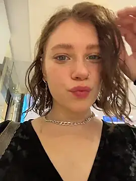 Snapshot of lucy-joy chatting on 10/11/25, 10:27 lucy-joy online show from 10/11/25, 10:27