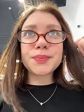 Snapshot of lucy-joy chatting on 03/01/26, 09:31 lucy-joy online show from 03/01/26, 09:31