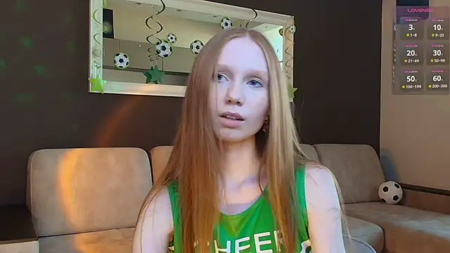 Snapshot of FoxyMira chatting on 06/21/26, 04:24 FoxyMira online show from 06/21/26, 04:24