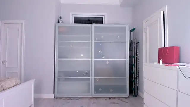 xxxenony    online show from 11/18/25, 01:32