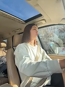 DollyTall online show from 10/31/25, 07:27