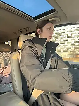 DollyTall online show from 11/18/25, 09:34