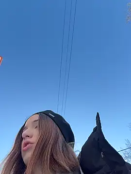 DollyTall online show from 12/21/25, 07:10