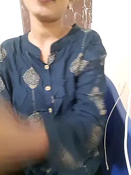 AnkitaDevi online show from 04/17/26, 03:42