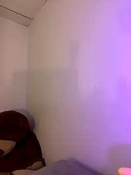 Snapshot of Emily_Taylor2 chatting on 10/01/25, 02:27 Emily Taylor2 online show from 10/01/25, 02:27