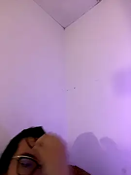 Emily Taylor2 online show from 11/27/25, 04:02