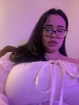 Emily Taylor2 online show from 10/29/25, 02:54