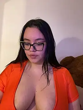 Emily Taylor2 online show from 11/13/25, 02:48