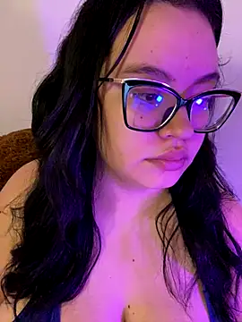 Snapshot of Emily_Taylor2 chatting on 10/17/25, 01:53 Emily Taylor2 online show from 10/17/25, 01:53