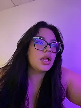 Snapshot of Emily_Taylor2 chatting on 10/05/25, 04:36 Emily Taylor2 online show from 10/05/25, 04:36
