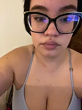 Snapshot of Emily_Taylor2 chatting on 09/18/25, 02:58 Emily Taylor2 online show from 09/18/25, 02:58