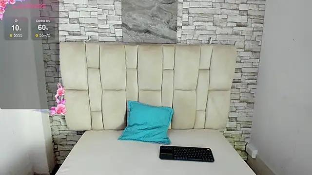 Snapshot of Celesste_doll chatting on 02/20/26, 01:13 Celesste doll online show from 02/20/26, 01:13