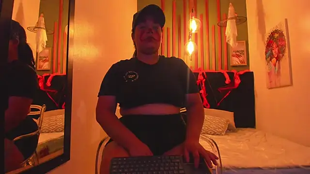 Laura Sex19 online show from 10/31/25, 12:24